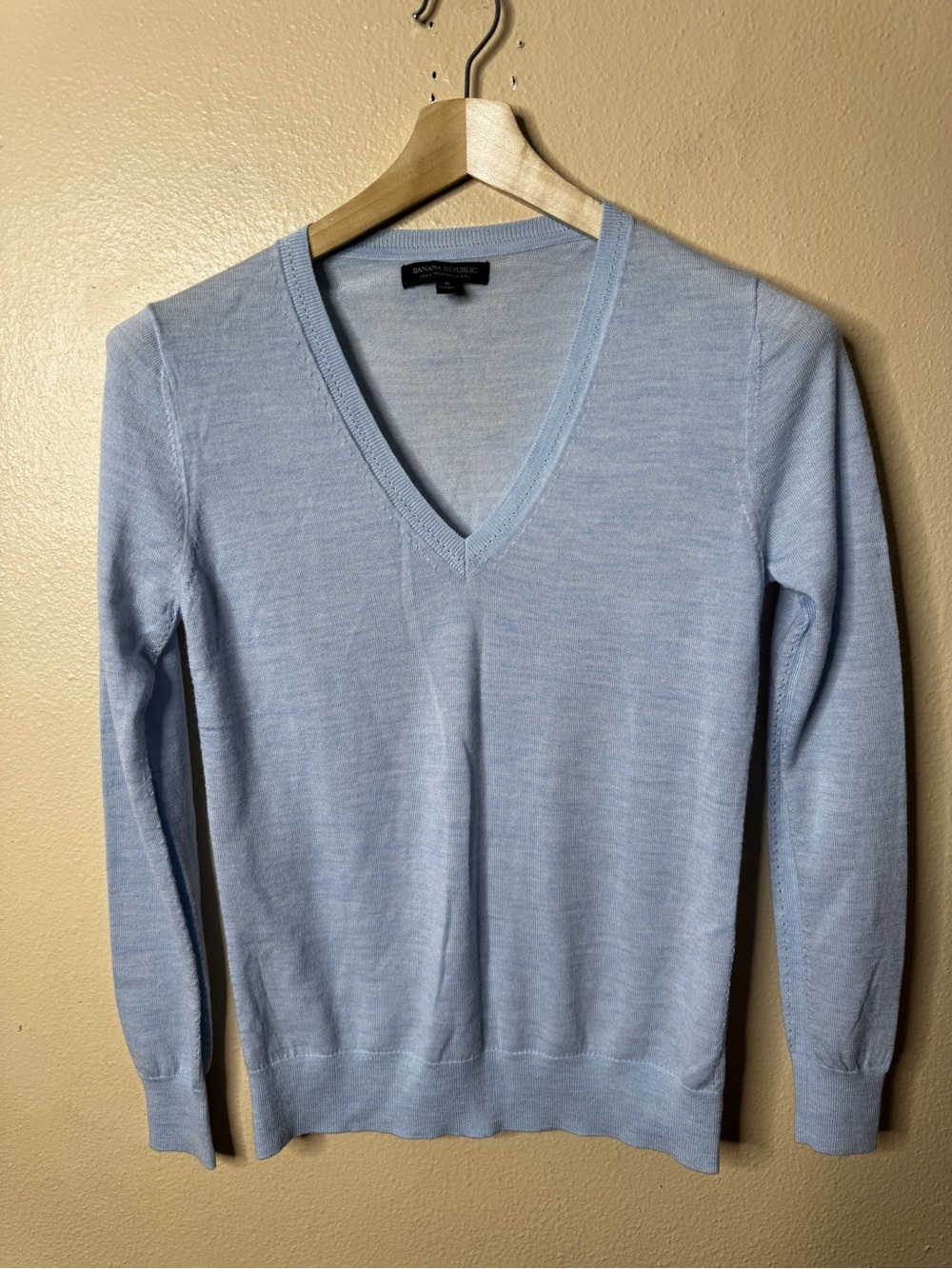 Banana Republic Sweater Womens Small Blue Merino Wool Lightweight V Neck Classic